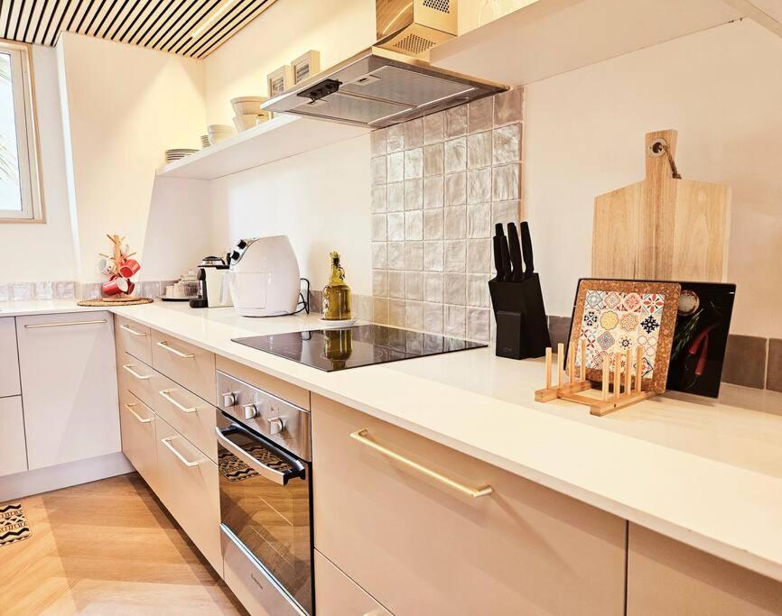 Seaside 3 Suites Penthouse With Pool Gym & Bbq Terrace 캅마를로 외부 사진